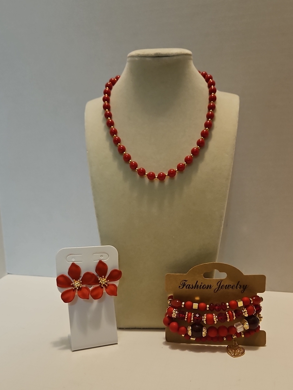 Fashion Jewelry Red Bead Necklace Set with Floral Earrings and Stack Bracelets